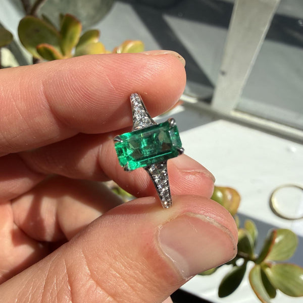 Colombian Emerald and Diamond Ring