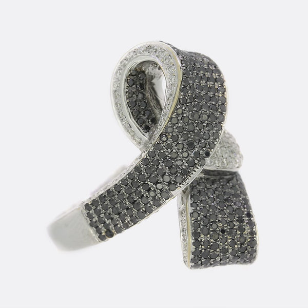 1.50 Carat Black and White Diamond Ribbon Ring